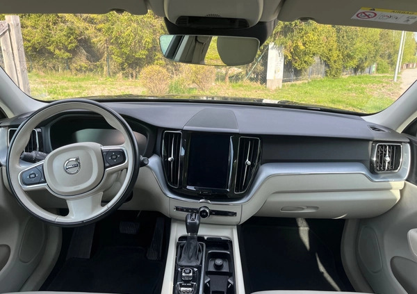 Volvo XC 60 cena 135000 przebieg: 139900, rok produkcji 2017 z Gdańsk małe 154